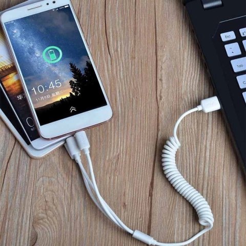 Dudao zestaw samochodowa ładowarka 2x USB 2.4A + kabel przewód USB 3w1 Lightning / Typ C / micro USB biały (R7 white) Dudao zestaw samochodowa ładowarka 2x USB 2.4A + kabel przewód USB 3w1 Lightning / Typ C / micro USB biały (R7 white)