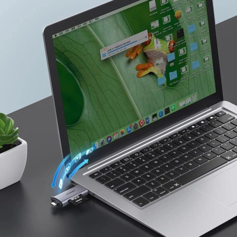 Czytnik Ugreen CM185 50706 do kart SD / micro SD na USB-A 3.0 / USB-C 3.0 - szary Czytnik Ugreen CM185 50706 do kart SD / micro SD na USB-A 3.0 / USB-C 3.0 - szary