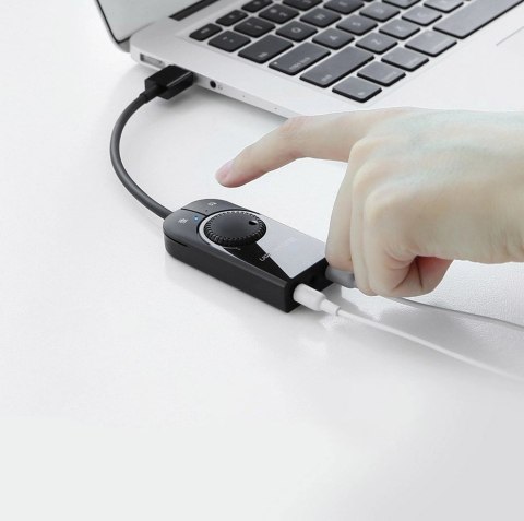 Ugreen zewnętrzna karta dzwiękowa muzyczna adapter USB - 3,5 mm mini jack z regulacją głośnościc 15cm czarny (40964) Ugreen zewnętrzna karta dzwiękowa muzyczna adapter USB - 3,5 mm mini jack z regulacją głośnościc 15cm czarny (40964)