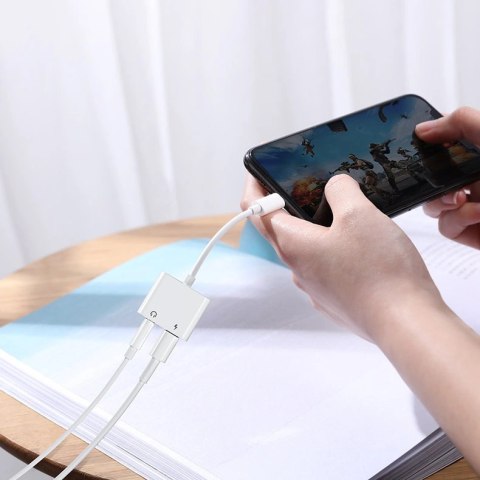 Adapter Joyroom S-Y104 słuchawkowy Lightning - Lightning / mini jack 3.5mm - biały Adapter Joyroom S-Y104 słuchawkowy Lightning - Lightning / mini jack 3.5mm - biały