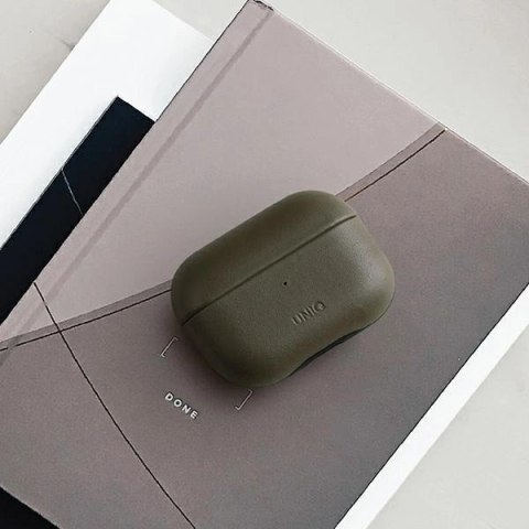 Etui UNIQ Terra Genuine Leather na AirPods Pro - oliwkowe Etui UNIQ Terra Genuine Leather na AirPods Pro - oliwkowe