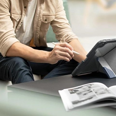 Etui UNIQ Trexa na iPad Pro 11'' 2021/2020 - czerwone Etui UNIQ Trexa na iPad Pro 11'' 2021/2020 - czerwone
