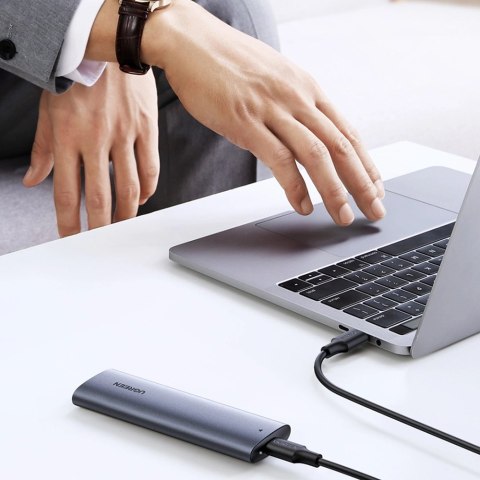 Ugreen kieszeń na dysk obudowa dysku twardego M.2 B-Key SATA 3.0 5Gbps szary + kabel USB Typ C (CM400) Ugreen kieszeń na dysk obudowa dysku twardego M.2 B-Key SATA 3.0 5Gbps szary + kabel USB Typ C (CM400)