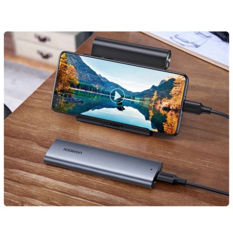 Ugreen kieszeń na dysk obudowa dysku twardego M.2 B-Key SATA 3.0 5Gbps szary + kabel USB Typ C (CM400) Ugreen kieszeń na dysk obudowa dysku twardego M.2 B-Key SATA 3.0 5Gbps szary + kabel USB Typ C (CM400)