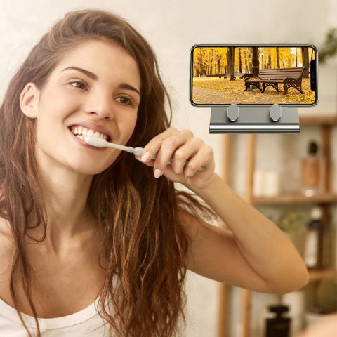 Uchwyt Ugreen LP193 metalowy ścienny na smartfon / tablet 4-9.7" - srebrny Uchwyt Ugreen LP193 metalowy ścienny na smartfon / tablet 4-9.7" - srebrny