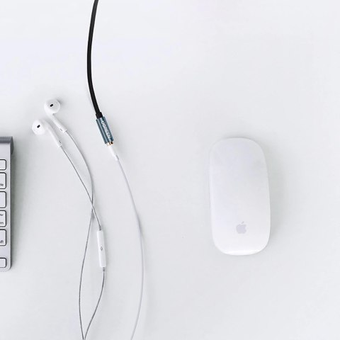 Ugreen kabel adapter przedłużacz AUX mini jack 3,5 mm 1,5m niebieski (AV118) Ugreen kabel adapter przedłużacz AUX mini jack 3,5 mm 1,5m niebieski (AV118)