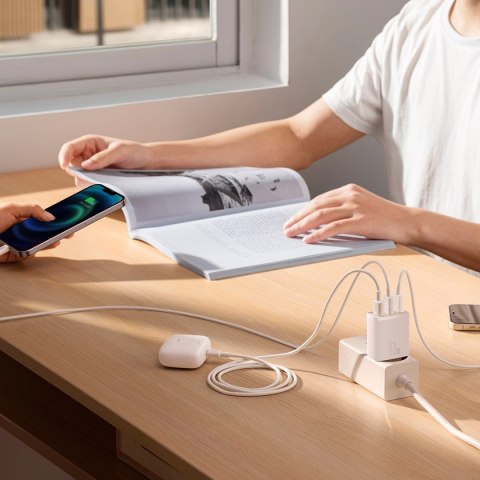 Baseus Compact ładowarka sieciowa 3x USB 17W biały (CCXJ020102) Baseus Compact ładowarka sieciowa 3x USB 17W biały (CCXJ020102)
