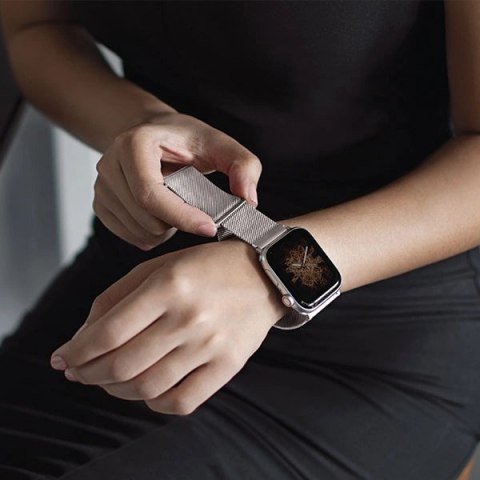Pasek Uniq Dante Stainless Steel na Apple Watch 1/2/3/4/5/6/7/8/SE/SE2 38/40/41mm - różowo-złoty Pasek Uniq Dante Stainless Steel na Apple Watch 1/2/3/4/5/6/7/8/SE/SE2 38/40/41mm - różowo-złoty