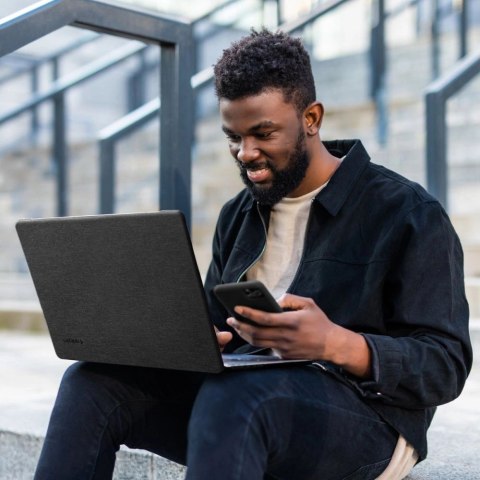 Etui Spigen Urban Fit na Macbook Pro 16'' 2021-2023 - czarne Etui Spigen Urban Fit na Macbook Pro 16'' 2021-2023 - czarne