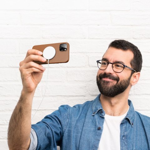 Dux Ducis Grit skórzane etui do iPhone 14 Plus elegancki pokrowiec ze sztucznej skóry (kompatybilne z MagSafe) brązowy Dux Ducis Grit skórzane etui do iPhone 14 Plus elegancki pokrowiec ze sztucznej skóry (kompatybilne z MagSafe) brązowy