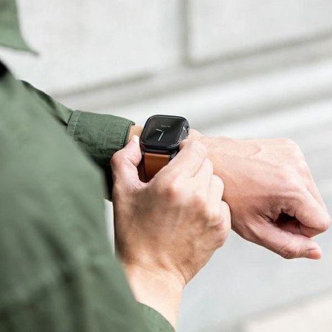 Etui Uniq Garde na Apple Watch 7/8/SE2 45mm - przezroczyste Etui Uniq Garde na Apple Watch 7/8/SE2 45mm - przezroczyste