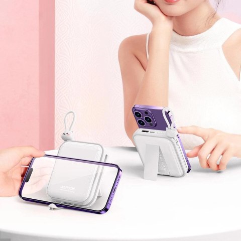 Joyroom powerbank z kablami USB C i Lightning oraz podstawką Cutie Series 10000mAh 22.5W biały (JR-L008) Joyroom powerbank z kablami USB C i Lightning oraz podstawką Cutie Series 10000mAh 22.5W biały (JR-L008)