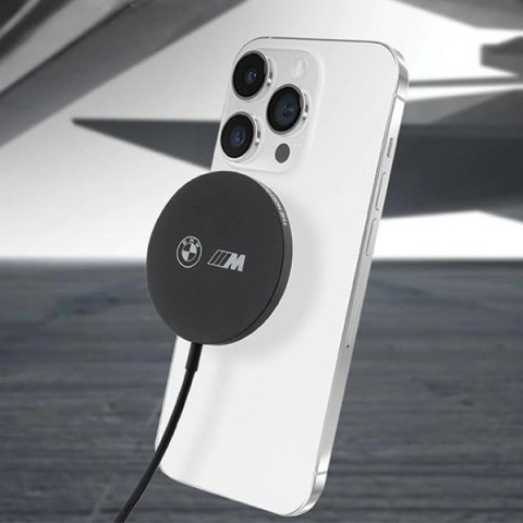 Ładowarka indukcyjna BMW M Edition 15W z MagSafe - czarne Ładowarka indukcyjna BMW M Edition 15W z MagSafe - czarne