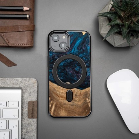 Etui Bewood Unique MagSafe Neptun z drewna i żywicy na iPhone 14 - granatowo-czarne Etui Bewood Unique MagSafe Neptun z drewna i żywicy na iPhone 14 - granatowo-czarne