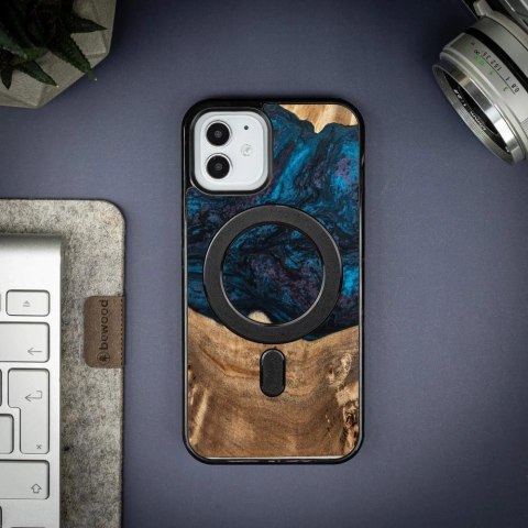 Etui Bewood Unique MagSafe Neptun z drewna i żywicy na iPhone 12 / 12 Pro - granatowo-czarne Etui Bewood Unique MagSafe Neptun z drewna i żywicy na iPhone 12 / 12 Pro - granatowo-czarne