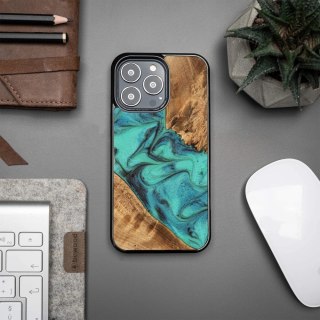 Etui Bewood Unique Turquoise z drewna i żywicy na iPhone 13 Pro - turkusowo-czarne
