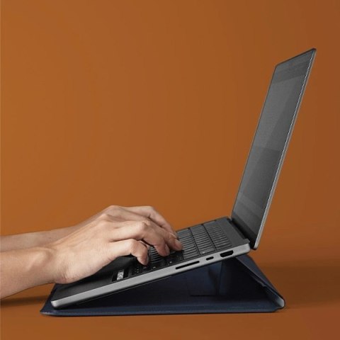 Pokrowiec UNIQ Oslo na laptopa 14" - granatowy Pokrowiec UNIQ Oslo na laptopa 14" - granatowy