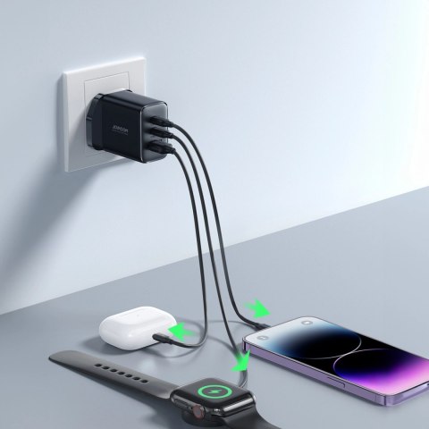 Szybka ładowarka Joyroom JR-TCF10 2x USB-C USB-A 32W (wtyczka UK) - czarna Szybka ładowarka Joyroom JR-TCF10 2x USB-C USB-A 32W (wtyczka UK) - czarna