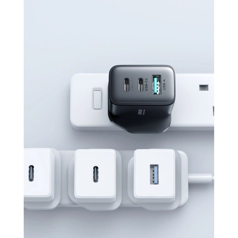 Szybka ładowarka Joyroom JR-TCF10 2x USB-C USB-A 32W (wtyczka UK) - czarna Szybka ładowarka Joyroom JR-TCF10 2x USB-C USB-A 32W (wtyczka UK) - czarna