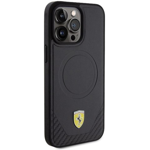 Etui Ferrari Carbon Metal Logo MagSafe na iPhone 15 Pro Max - czarne Etui Ferrari Carbon Metal Logo MagSafe na iPhone 15 Pro Max - czarne