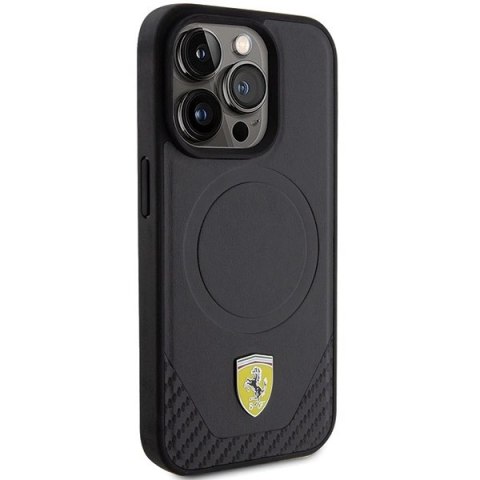 Etui Ferrari Carbon Metal Logo MagSafe na iPhone 15 Pro - czarne Etui Ferrari Carbon Metal Logo MagSafe na iPhone 15 Pro - czarne