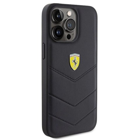 Etui Ferrari Quilted Metal Logo na iPhone 15 Pro Max - czarne Etui Ferrari Quilted Metal Logo na iPhone 15 Pro Max - czarne