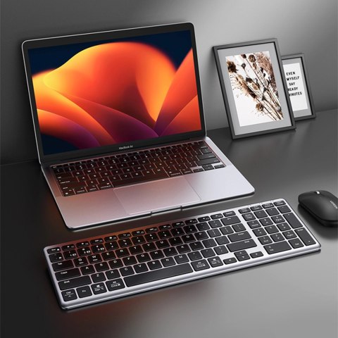 Bezprzewodowa klawiatura membranowa Ugreen KU005 Bluetooth / 2.4 GHz - czarna Bezprzewodowa klawiatura membranowa Ugreen KU005 Bluetooth / 2.4 GHz - czarna
