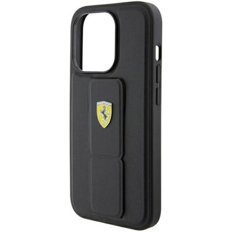 Etui Ferrari Grip Stand Metal Logo na iPhone 15 Pro Max - czarne Etui Ferrari Grip Stand Metal Logo na iPhone 15 Pro Max - czarne