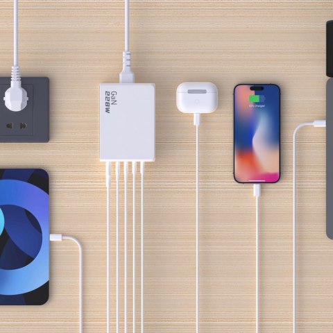Ładowarka Dudao A228EU GaN 1x USB-A 4x USB-C PD 228W - biała Ładowarka Dudao A228EU GaN 1x USB-A 4x USB-C PD 228W - biała