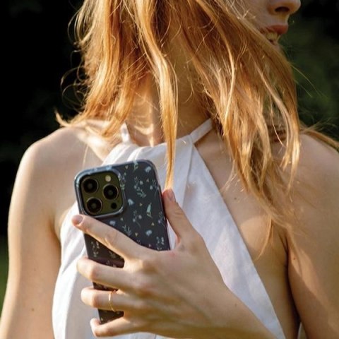Etui UNIQ Coehl Prairie na iPhone 15 Pro - granatowe Etui UNIQ Coehl Prairie na iPhone 15 Pro - granatowe