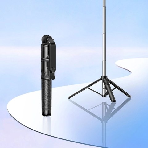 Selfie stick / kijek teleskopowy ze stojakiem i pilotem Bluetooth 1.5m Ugreen LP586 - czarny Selfie stick / kijek teleskopowy ze stojakiem i pilotem Bluetooth 1.5m Ugreen LP586 - czarny