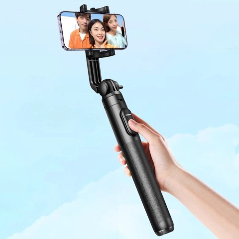 Selfie stick / kijek teleskopowy ze stojakiem i pilotem Bluetooth 1.5m Ugreen LP586 - czarny Selfie stick / kijek teleskopowy ze stojakiem i pilotem Bluetooth 1.5m Ugreen LP586 - czarny