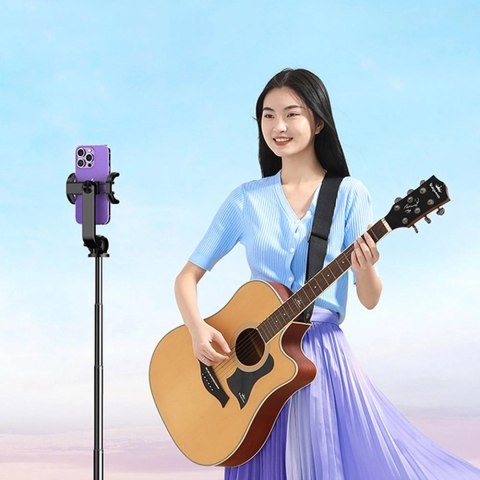 Selfie stick / kijek teleskopowy ze stojakiem i pilotem Bluetooth 1.5m Ugreen LP586 - czarny Selfie stick / kijek teleskopowy ze stojakiem i pilotem Bluetooth 1.5m Ugreen LP586 - czarny