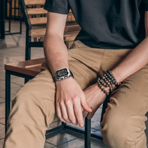 Kingxbar CYF136 2w1 pancerne etui Apple Watch SE, 6, 5, 4 (44 mm) ze stali nierdzewnej z paskiem srebrne Kingxbar CYF136 2w1 pancerne etui Apple Watch SE, 6, 5, 4 (44 mm) ze stali nierdzewnej z paskiem srebrne