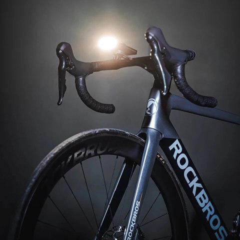 Lampka rowerowa Rockbros JP008 przednia pod licznik z powerbankiem 5000mAh 150lm IPX6 - czarna Lampka rowerowa Rockbros JP008 przednia pod licznik z powerbankiem 5000mAh 150lm IPX6 - czarna