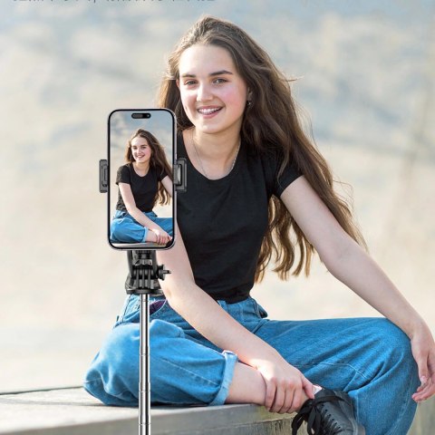 Selfie stick WC1Y3S teleskopowy tripod 1.3m z uchwytem na telefon - czarny Selfie stick WC1Y3S teleskopowy tripod 1.3m z uchwytem na telefon - czarny