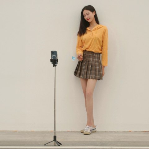 Selfie stick WHS1Y teleskopowy tripod 1m z uchwytem na telefon - czarny Selfie stick WHS1Y teleskopowy tripod 1m z uchwytem na telefon - czarny