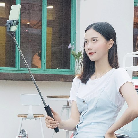 Selfie stick WRY1S teleskopowy tripod 0.7m na telefon - czarny Selfie stick WRY1S teleskopowy tripod 0.7m na telefon - czarny