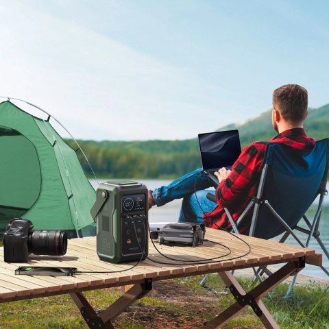 Powerbank Joyroom JR-PBF10 75000mAh 100W 3x USB-C 3x USB-A ze składaną latarką i rączką - zielony Powerbank Joyroom JR-PBF10 75000mAh 100W 3x USB-C 3x USB-A ze składaną latarką i rączką - zielony