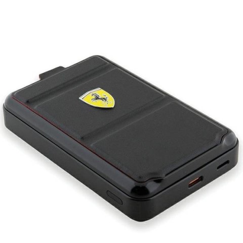 Powerbank Ferrari Metal Logo MagSafe indukcyjny 15W 10000 mAh z funkcją standu - czarny Powerbank Ferrari Metal Logo MagSafe indukcyjny 15W 10000 mAh z funkcją standu - czarny