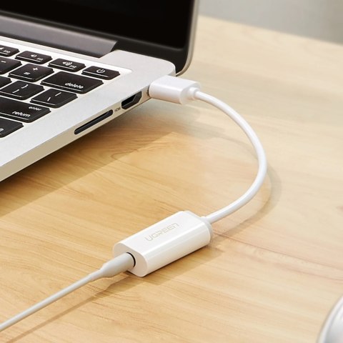 Adapter Ugreen US206 30712 USB-A (męski) / mini jack 3.5 mm (żeński) - biały Adapter Ugreen US206 30712 USB-A (męski) / mini jack 3.5 mm (żeński) - biały
