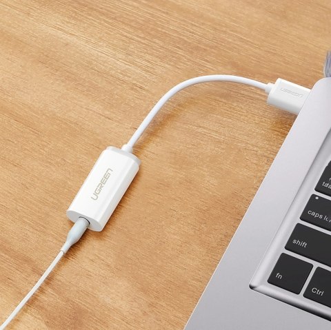 Adapter Ugreen US206 30712 USB-A (męski) / mini jack 3.5 mm (żeński) - biały Adapter Ugreen US206 30712 USB-A (męski) / mini jack 3.5 mm (żeński) - biały