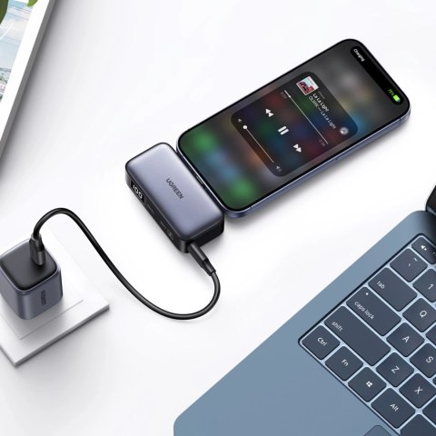 Powerbank Ugreen PB503 5000mAh z portem USB-C i zintegrowanym złączem USB-C - szary Powerbank Ugreen PB503 5000mAh z portem USB-C i zintegrowanym złączem USB-C - szary