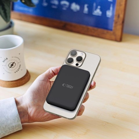 Powerbank Tech-Protect LifeMag PB9 z MagSafe 5000mAh 15W porty USB-C / Lightning - czarny + kabel USB-C Powerbank Tech-Protect LifeMag PB9 z MagSafe 5000mAh 15W porty USB-C / Lightning - czarny + kabel USB-C