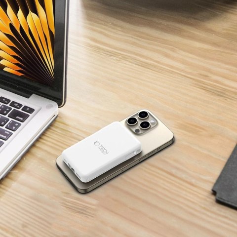 Powerbank Tech-Protect LifeMag PB31 z MagSafe 10000mAh 15W USB-C / USB-A / wbudowane kable USB-C / Lightning - biały Powerbank Tech-Protect LifeMag PB31 z MagSafe 10000mAh 15W USB-C / USB-A / wbudowane kable USB-C / Lightning - biały