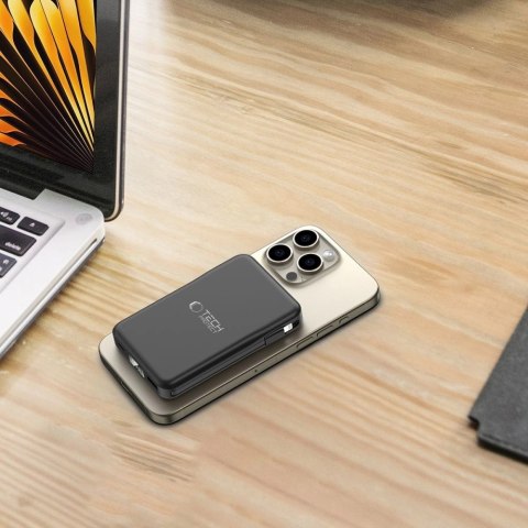 Powerbank Tech-Protect LifeMag PB31 z MagSafe 10000mAh 15W USB-C / USB-A / wbudowane kable USB-C / Lightning - czarny