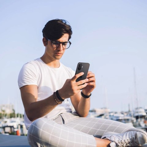Szkło hartowane na Spigen Glass tR EZ Fit Optik Pro na aparat do iPhone 16 Plus (2 szt.) - czarne Szkło hartowane na Spigen Glass tR EZ Fit Optik Pro na aparat do iPhone 16 Plus (2 szt.) - czarne