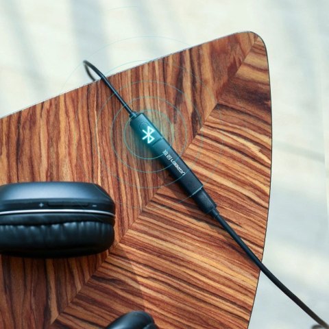 Ugreen transmiter Bluetooth 5.0 bezprzewodowy adapter audio 3,5 mm mini jack czarny (40761 CM107) Ugreen transmiter Bluetooth 5.0 bezprzewodowy adapter audio 3,5 mm mini jack czarny (40761 CM107)
