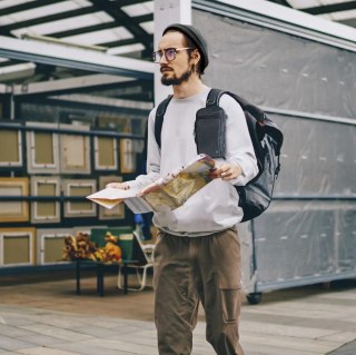 Saszetka na ramię Spigen KD400 Universal Cross Bag Klasden - czarna