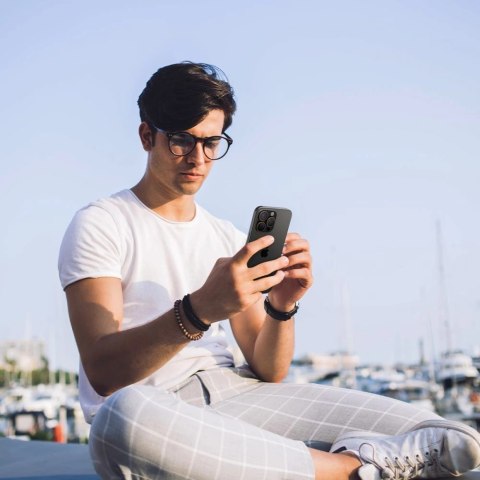Osłona Aparatu Spigen Optik Pro GLAS.TR "EZ FIT" Camera Protector 2-PACK na iPhone 16 Pro / Pro Max - brązowa Osłona Aparatu Spigen Optik Pro GLAS.TR "EZ FIT" Camera Protector 2-PACK na iPhone 16 Pro / Pro Max - brązowa